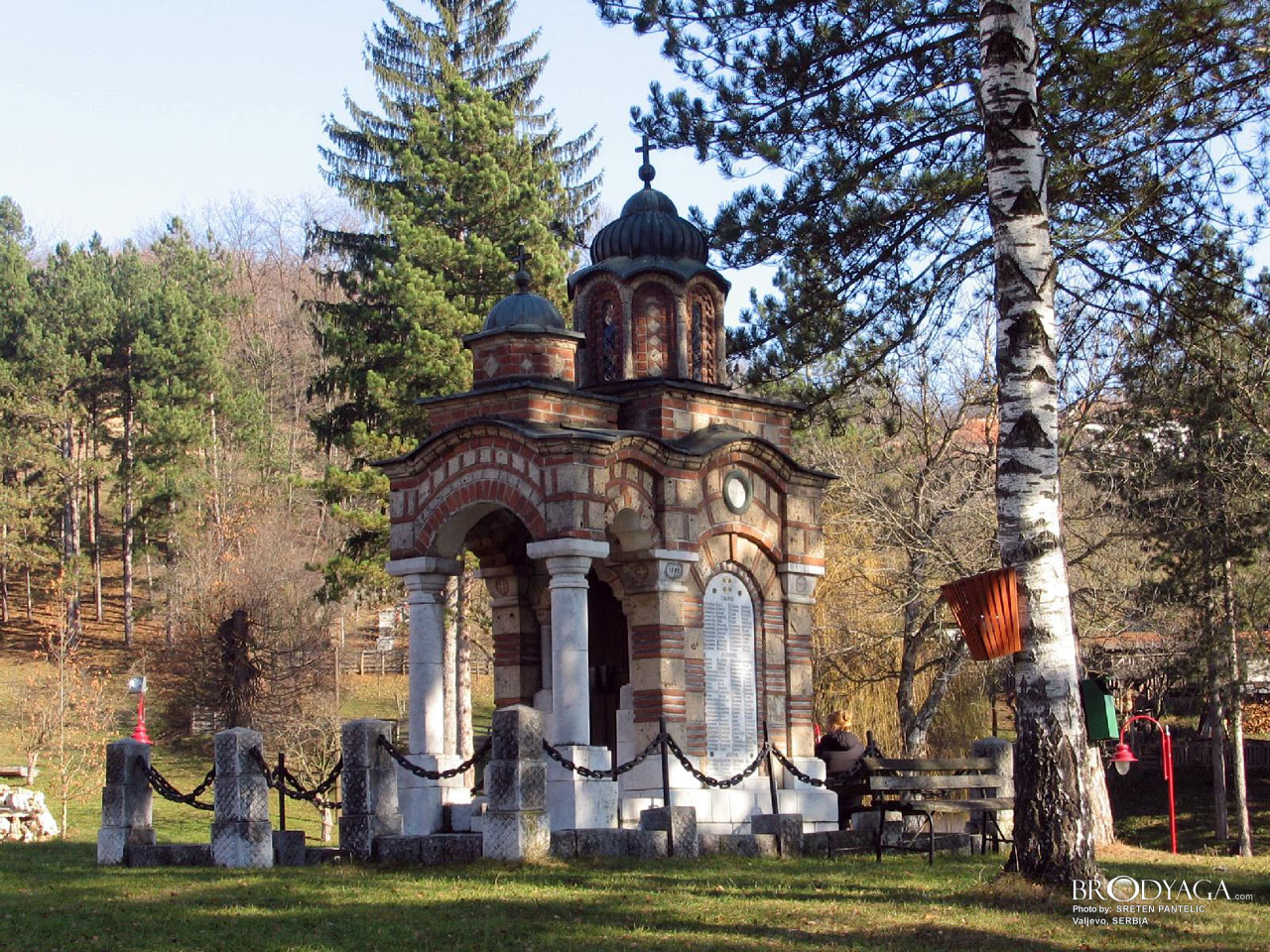 A chapel at the Lelic monastery's graveyard